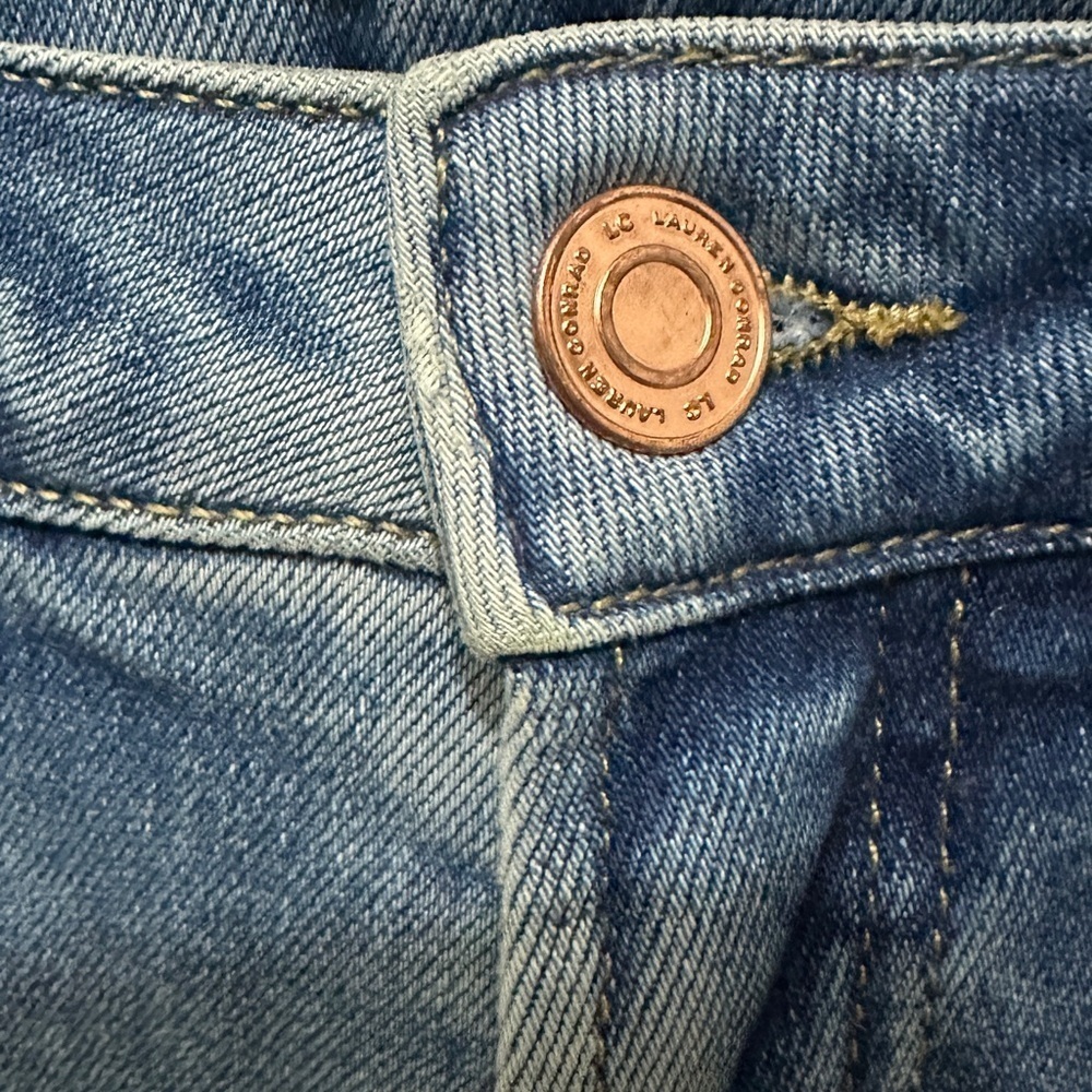 420 LC Lauren Conrad | EUC Vintage High Rise Medium Wash Flare Jeans (size 8) - Picture 5 of 14